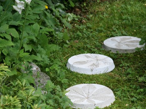 садовые дорожки, как сделать тротуарные плитки,купить формы для тротуарной плитки